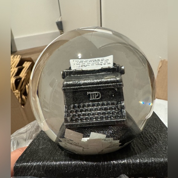 TAYLOR SWIFT THE TORTURED POETS DEPARTMENT SNOWGLOBE - Picture 13 of 16